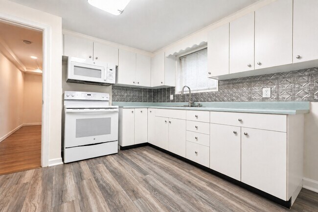 Building Photo - 343 Tremont Ave