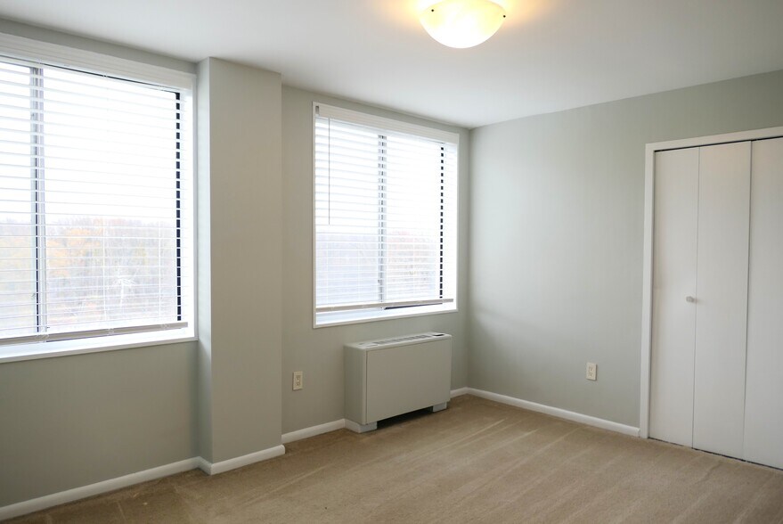 Building Photo - 6631 Wakefield Dr