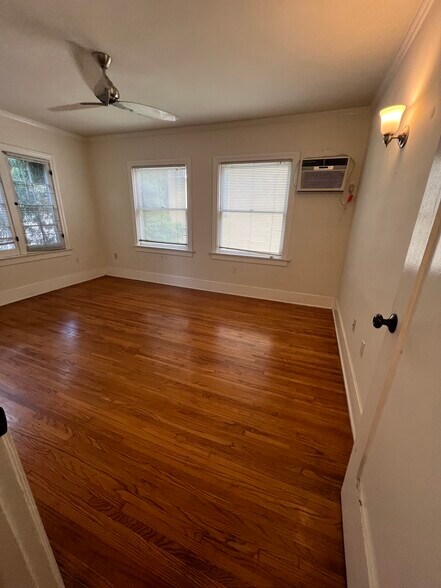 Bedroom - 502 1/2 N Heliotrope Dr
