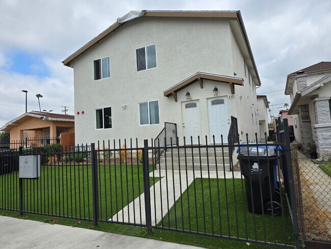 Building Photo - All Bed& Bath at 1st 2CAR Assigned Parking Space at back with access alley,tile &laminate floorin...