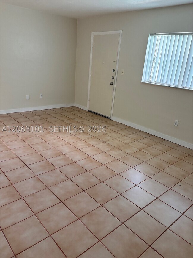 Building Photo - 16215 NE 18th Ct