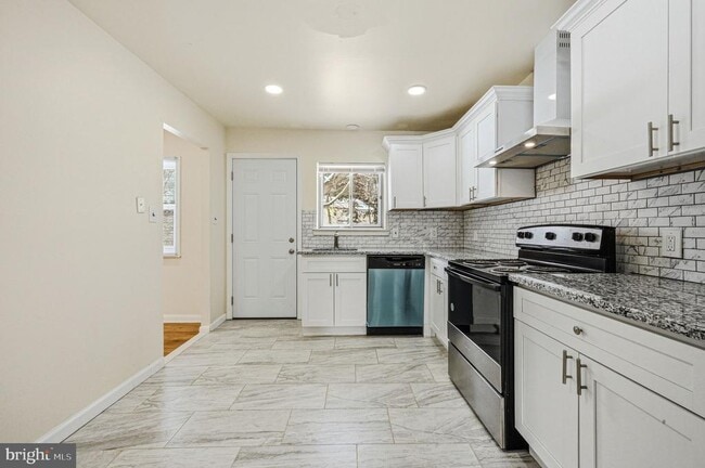 Building Photo - 2651 Abington Rd