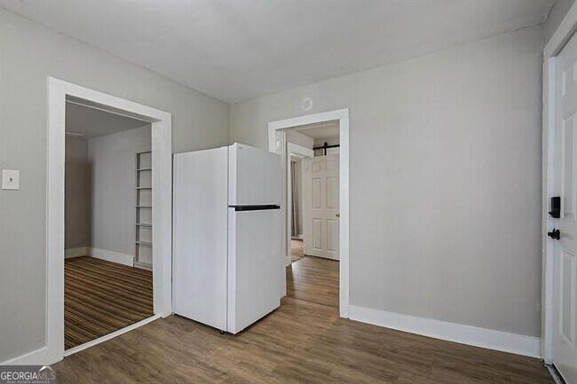 Building Photo - 184 Dahlia Ave NW