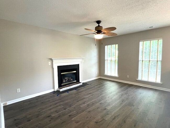 Building Photo - ~~ 4-Bedroom Beauty in Mebane ~~