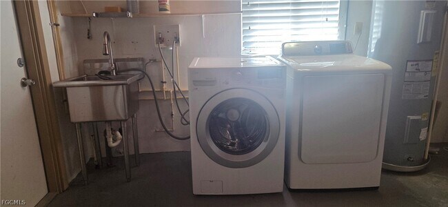 Building Photo - 1662 Houston Dr