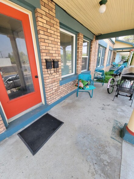Unit front entrance - 315 W Halliday St