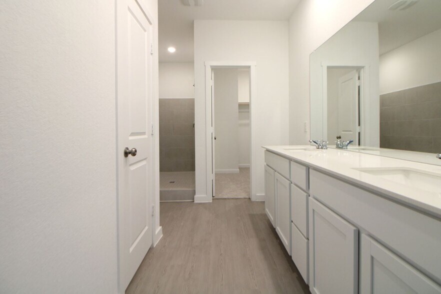 Building Photo - 5128 McKittrick