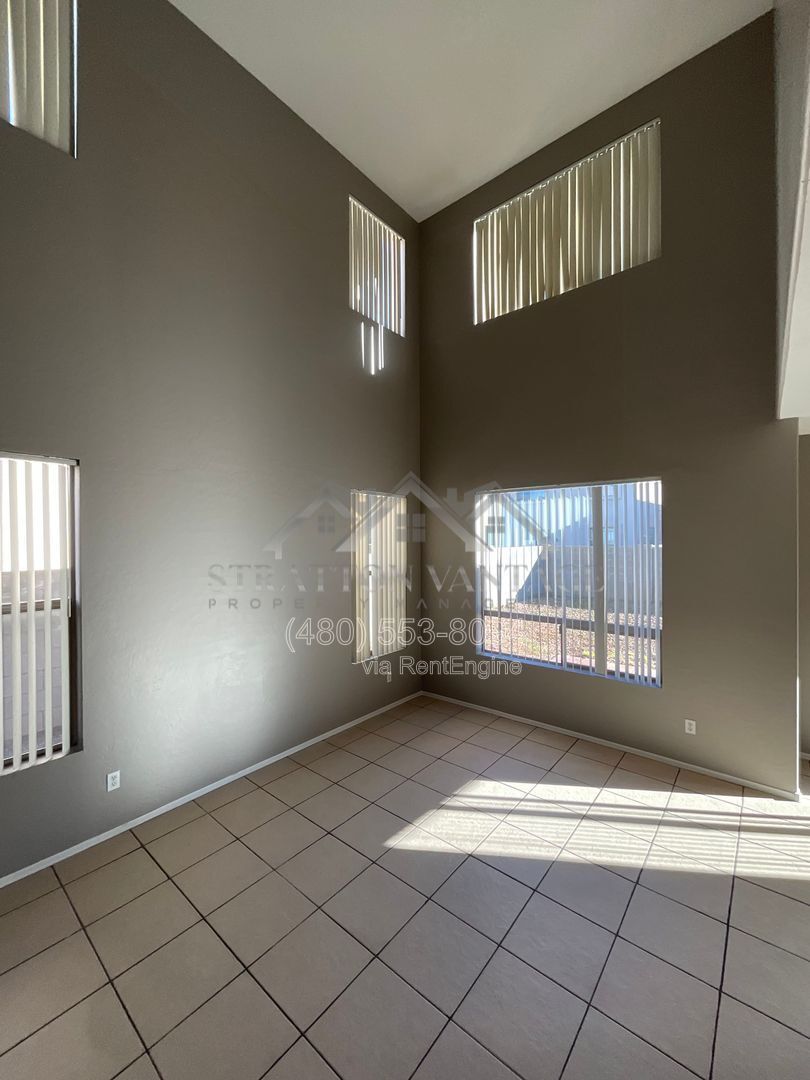 Building Photo - 11381 W Yuma St