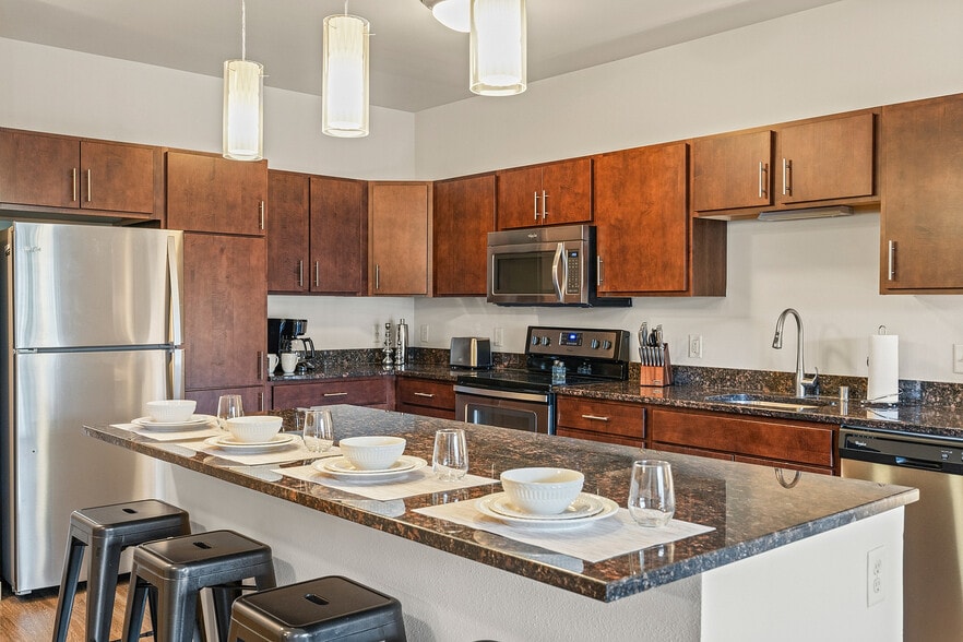 Primary Photo - Elan