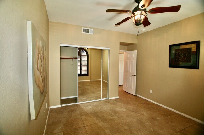 Building Photo - 820 Canterra St