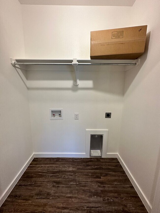 Building Photo - Available July 9th in Highly Desired Harve...