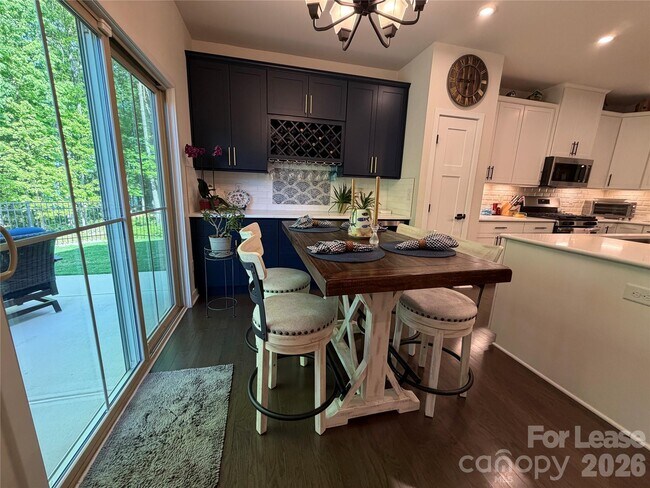 Building Photo - 163 Beacon Dr