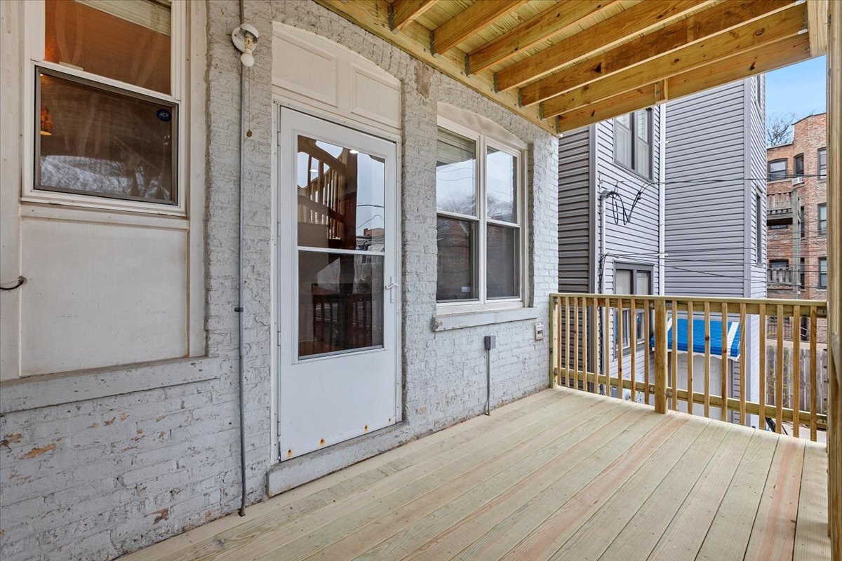 Building Photo - 6445 N Greenview Ave