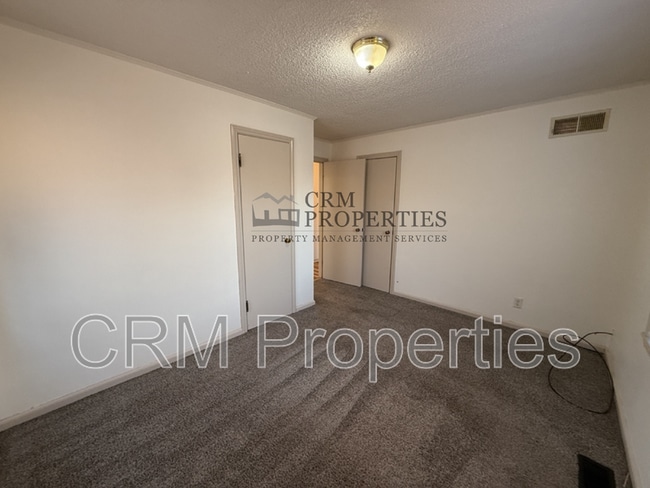 Building Photo - 1301 S Waugh St