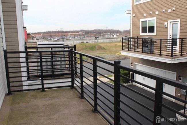 Building Photo - 6 Bond St