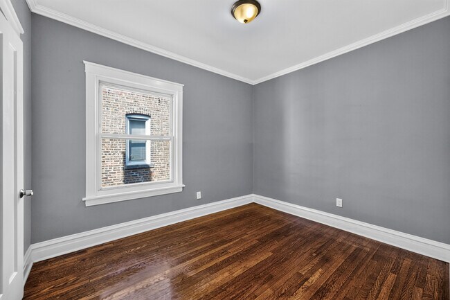 Building Photo - 7440 S Paxton Ave