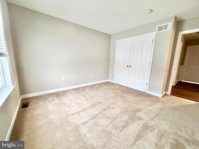 Building Photo - 15 Delhi Ct