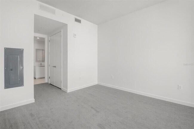 Building Photo - 400 Central Ave