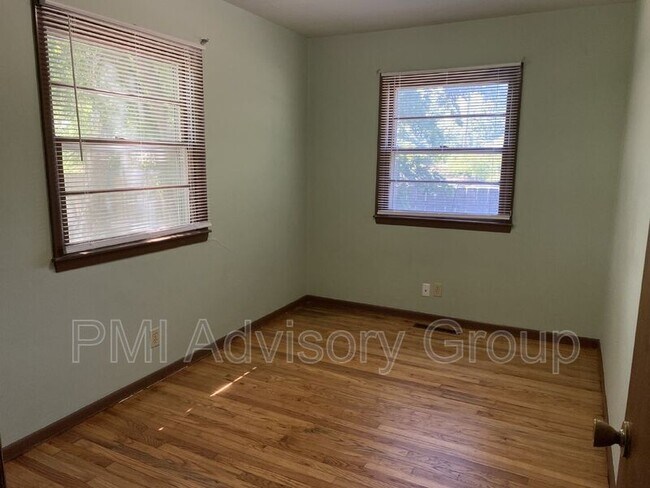 Building Photo - 641 SE 35th St