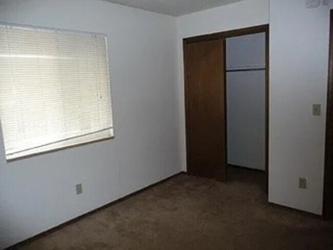 Building Photo - Mountain views | Near downtown Golden | Quaint apartment building