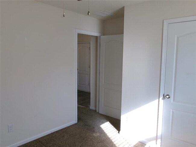 Building Photo - 137 Fairway Ct