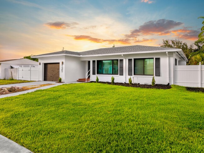 Building Photo - 121 Bayberry Dr