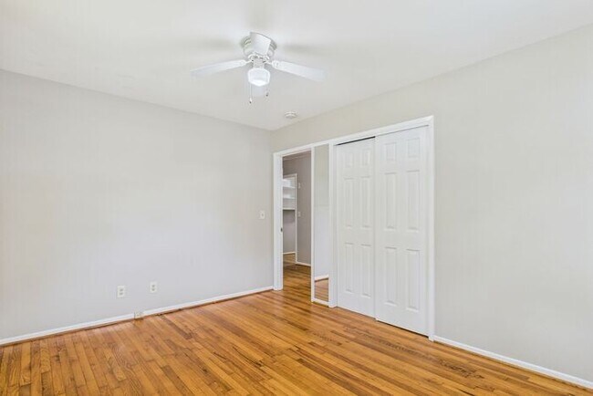 Building Photo - NW Brick Home in the Desirable Guilford Hi...