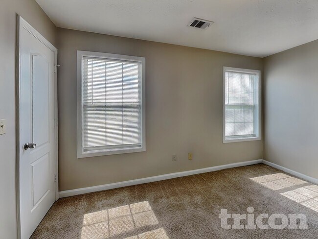 Building Photo - 3270 Summit Pl Dr