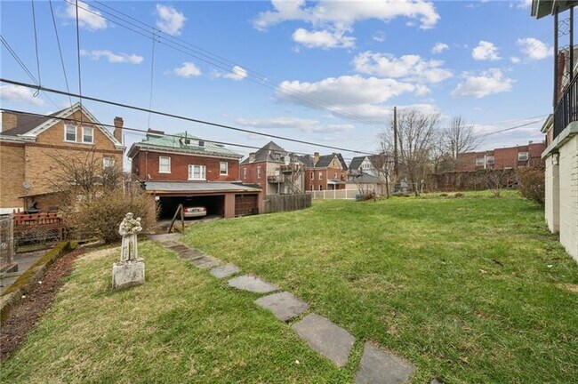 Building Photo - 1020 Jancey St