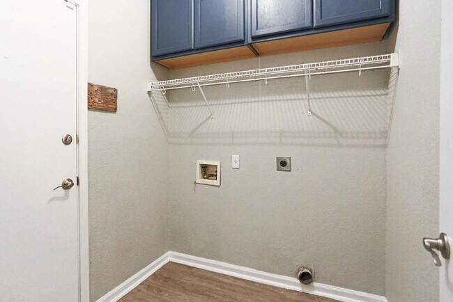Building Photo - 1611 Abbey Ln