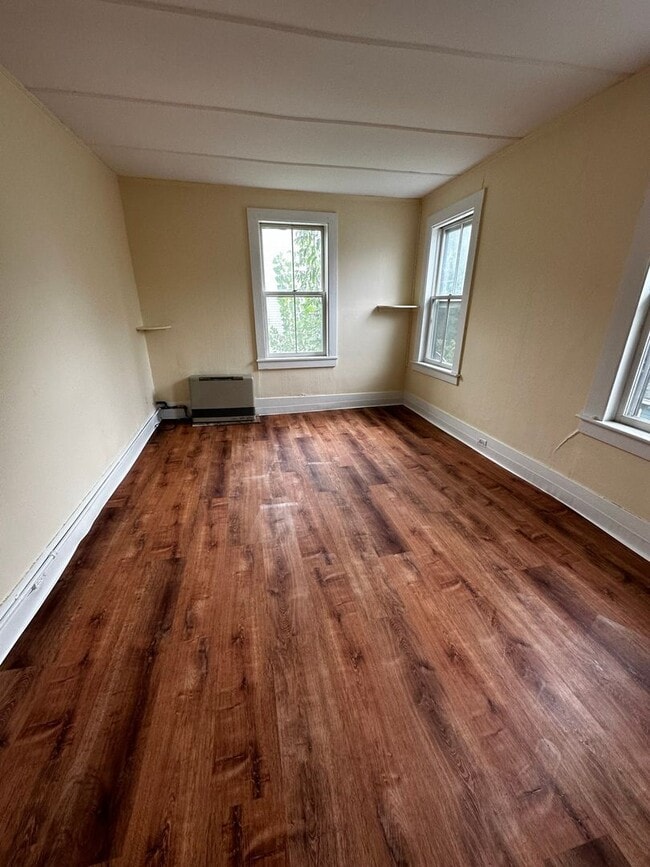 Building Photo - 26-28 Monroe Street