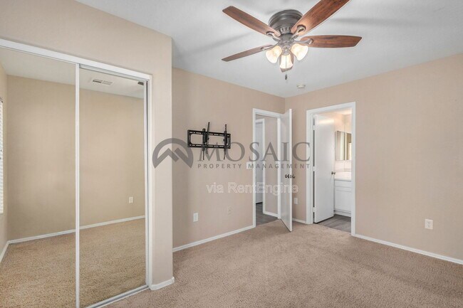 Building Photo - 9233 E Neville Ave