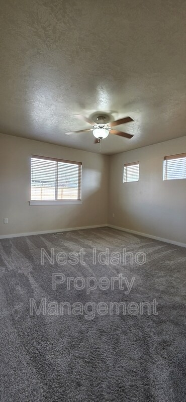 Building Photo - 11756 W Bronte St