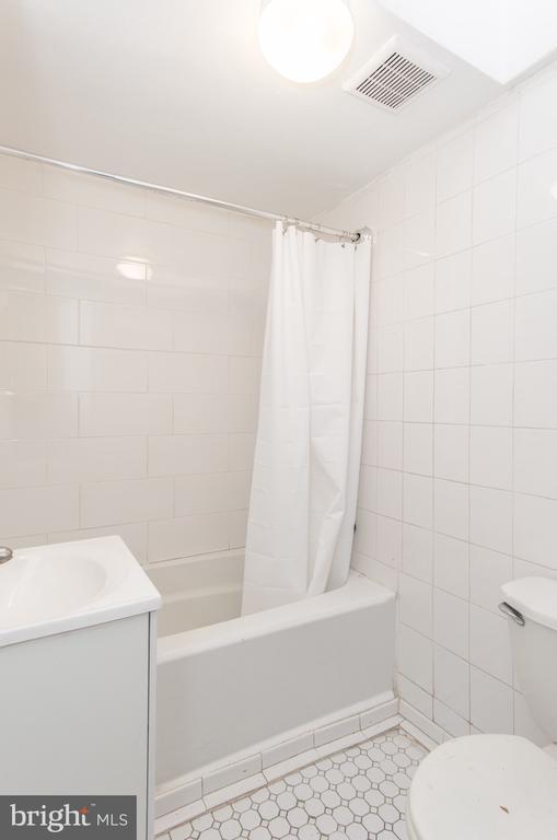 Building Photo - 2031 Wakeling St