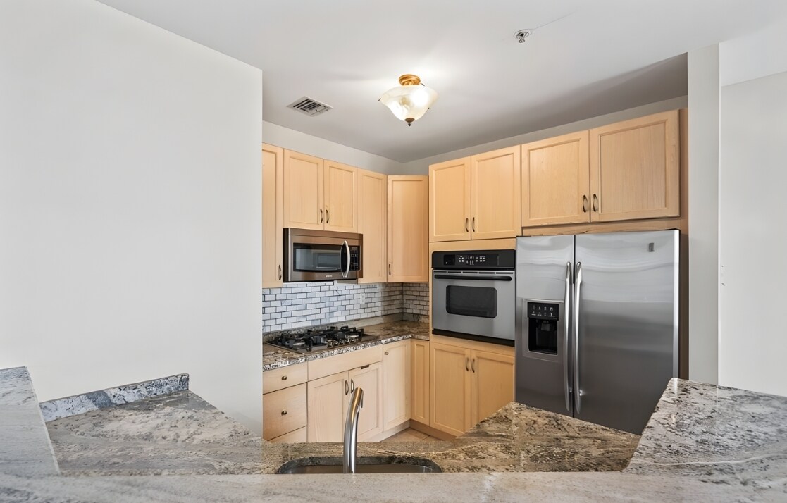 Kitchen with Appliances - 107 Brittany Ct