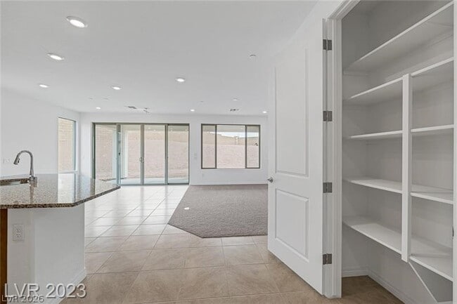 Building Photo - 10 Sun Lily Ln