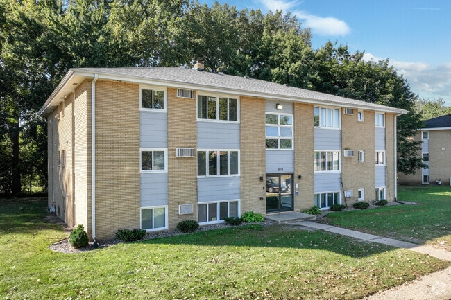 Building Photo - Point 47 Apartments