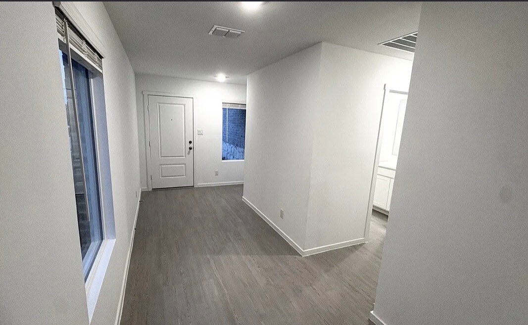 Building Photo - 1829 Sanderling St