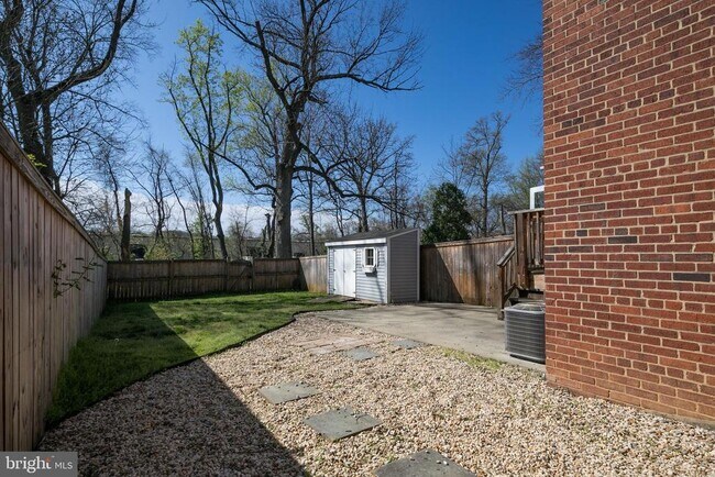 Building Photo - 4428 Vermont Ave