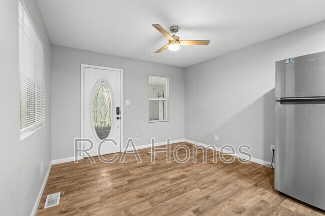 Building Photo - 834 W 26th St