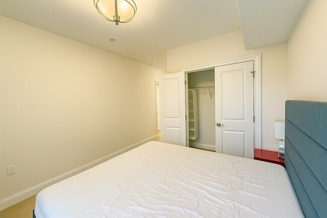 Building Photo - 463 Rutherford Ave