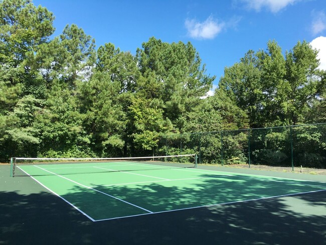 Building Photo - Available Now! Updated 2br 2ba Garden-Style Condo in Mill Creek! Walk to Campus