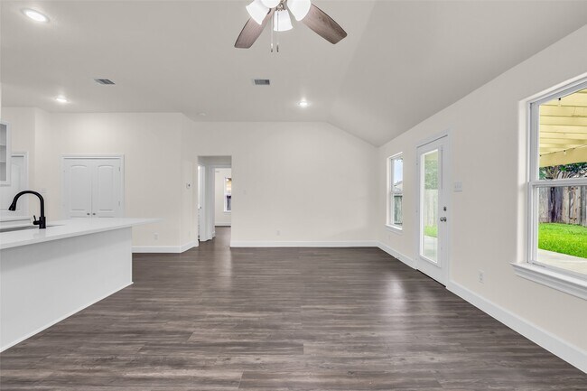 Building Photo - 11919 Prosperity Point Dr