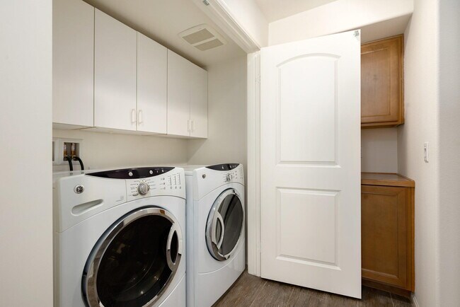 Building Photo - 262 Paseo Gregario