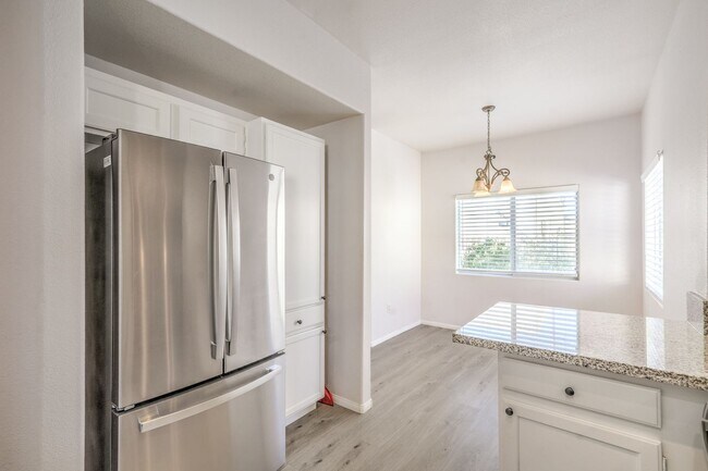 Building Photo - Condo on 2nd floor - Move-in Ready - 3 bed...