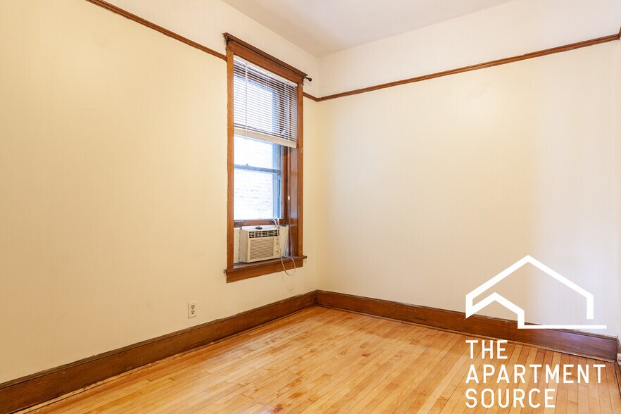 Building Photo - 3326 N Clark St