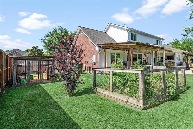 Building Photo - 7034 Robin Meadow St