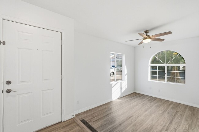 Building Photo - Ready to Move in! Three bedrooms