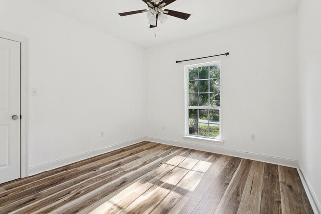 Building Photo - Gem in Slidell with 3br! Must See!