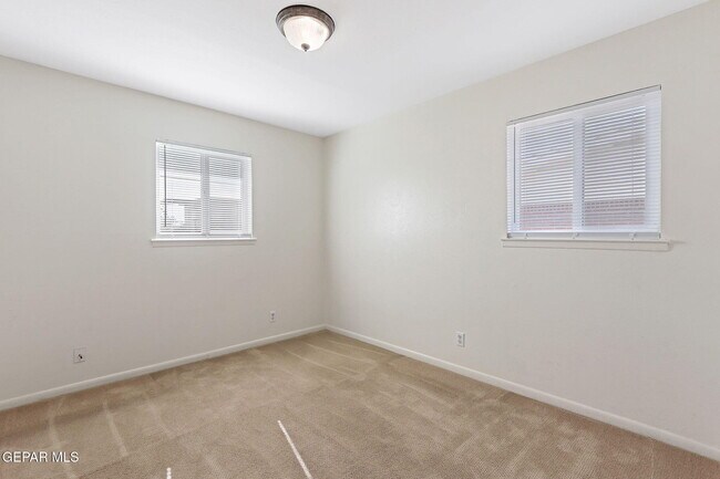 Building Photo - 10060 Kellogg St